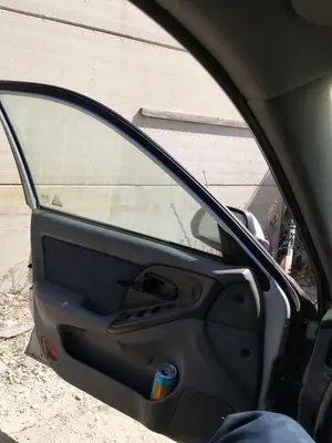 Foto de GOMAS CONTORNO PUERTA HYUNDAI ELANTRA (XD) 2.0 CRDi CAT (113 CV / 83 KW)