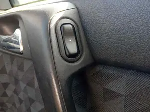 Foto de MANDO ELEVALUNAS DELANTERO DERECHO OPEL ASTRA G BERLINA 1.7 16V DTI CAT (Y 17 DT / LR6) (75 CV / 55 KW) referencia 90561388 foto 1