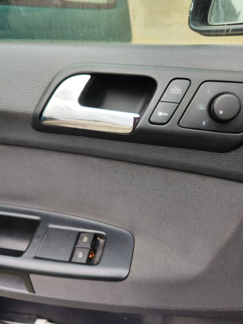 Foto de MANETA INTERIOR DELANTERA IZQUIERDA VOLKSWAGEN POLO IV (9N1) 1.4 16V (75 CV / 55 KW) referencia 6Q1867179R FKZ
