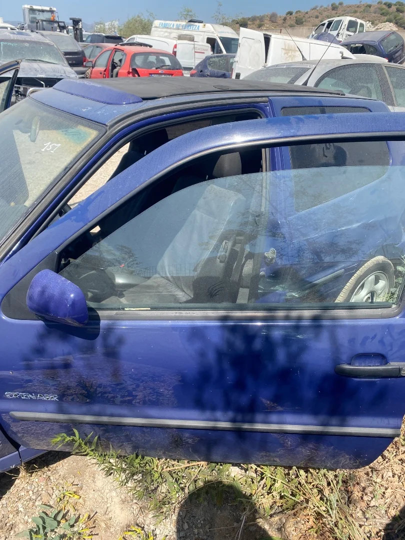 Foto de PUERTA DELANTERA IZQUIERDA VOLKSWAGEN POLO III (6N1) 1.4 (60 CV / 44 KW) referencia 6N3831055M