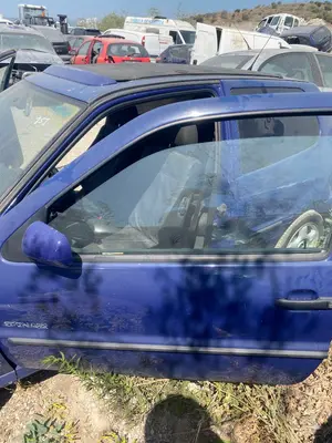 Foto de PUERTA DELANTERA IZQUIERDA VOLKSWAGEN POLO III (6N1) 1.4  (60 CV / 44 KW) referencia 6N3831055M