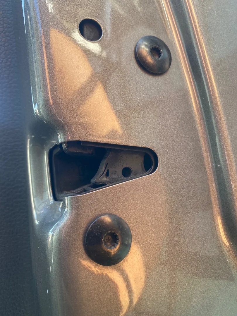 Foto de CERRADURA PUERTA DELANTERA DERECHA VOLKSWAGEN GOLF VII (5G1/BE1) 1.4 16V TSI (122 CV / 90 KW) referencia 5K1837016H