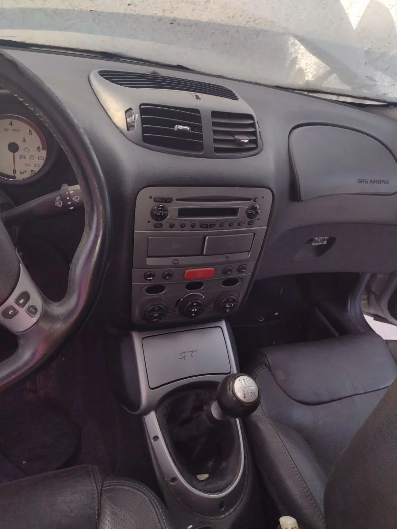 Foto de CONSOLA CENTRAL ALFA ROMEO GT (125) 1.9 JTD (M) 16V CAT (150 CV / 110 KW)