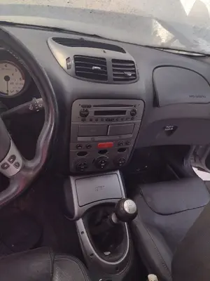 Foto de CONSOLA CENTRAL ALFA ROMEO GT (125) 1.9 JTD (M) 16V CAT (150 CV / 110 KW)