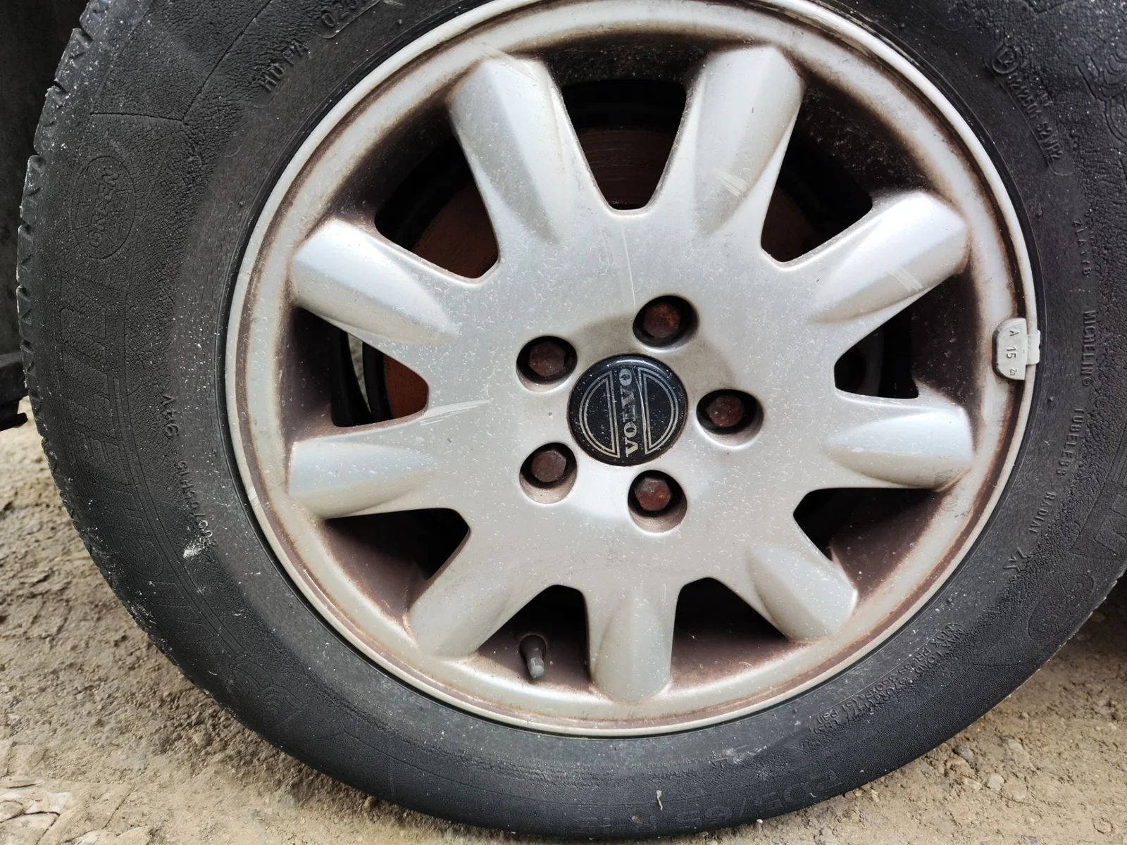 Foto de LLANTA VOLVO S80 BERLINA 2.4 CAT (140 CV / 103 KW)