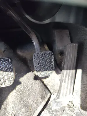 Foto de PEDAL FRENO BMW SERIE 3 BERLINA (E90) 2.0 16V Diesel (163 CV / 120 KW)