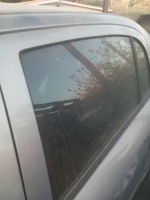 Foto de LUNA TRASERA IZQUIERDA OPEL ASTRA G BERLINA 1.7 16V DTI CAT (Y 17 DT / LR6) (75 CV / 55 KW) referencia 90521817