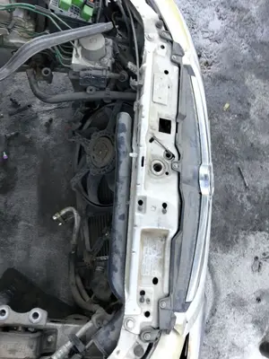 Foto de PANEL FRONTAL OPEL CORSA C 1.2 16V CAT (Z 12 XE / LW4) (75 CV / 55 KW)
