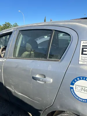 Foto de PUERTA TRASERA IZQUIERDA OPEL CORSA D 1.3 16V CDTI (75 CV / 55 KW) referencia 93189342