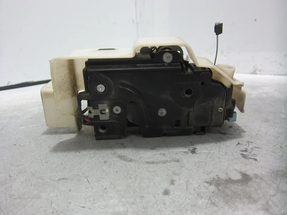 Foto de CERRADURA PUERTA DELANTERA IZQUIERDA PORSCHE CAYENNE (TIPO 92A) 3.0 V6 TDI CAT (239 CV / 176 KW) referencia 7L0837089