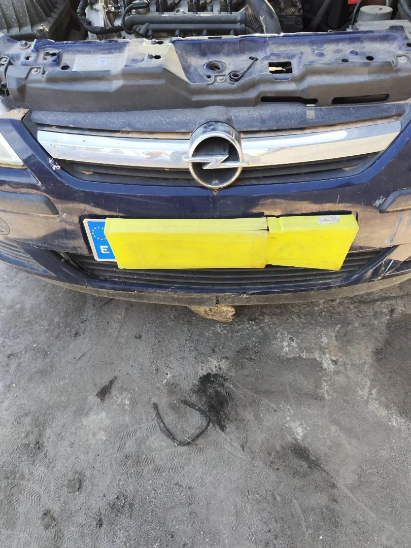 Foto de REJILLA DELANTERA OPEL COMBO (CORSA C) 1.3 16V CDTI CAT (Z 13 DT / LN9) (69 CV / 51 KW)
