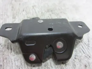 Foto de CERRADURA MALETERO / PORTON PEUGEOT 406 BERLINA (S1/S2) 3.0 V6 24V CAT (190 CV / 140 KW)