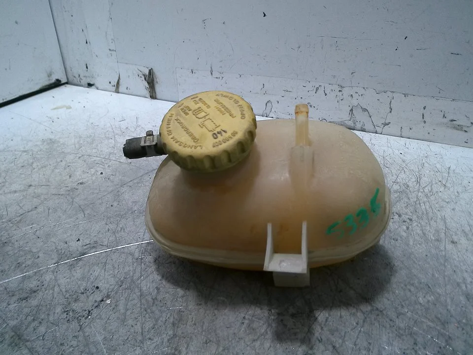 Foto de DEPOSITO EXPANSION OPEL CORSA C 1.2 16V CAT (Z 12 XE / LW4) (75 CV / 55 KW) referencia 09129170