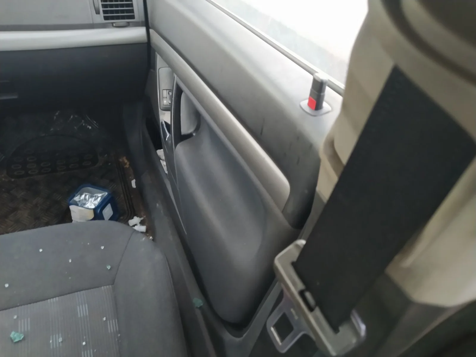 Foto de GUARNECIDO PUERTA DELANTERA DERECHA OPEL VECTRA C BERLINA 2.0 DTI (101 CV / 74 KW) referencia 13168860