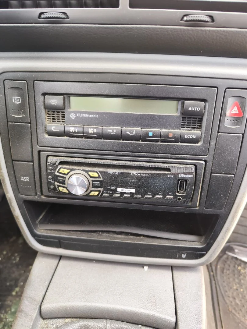 Foto de SISTEMA AUDIO / RADIO CD VOLKSWAGEN PASSAT BERLINA (3B2) 1.9 TDI (116 CV / 85 KW)