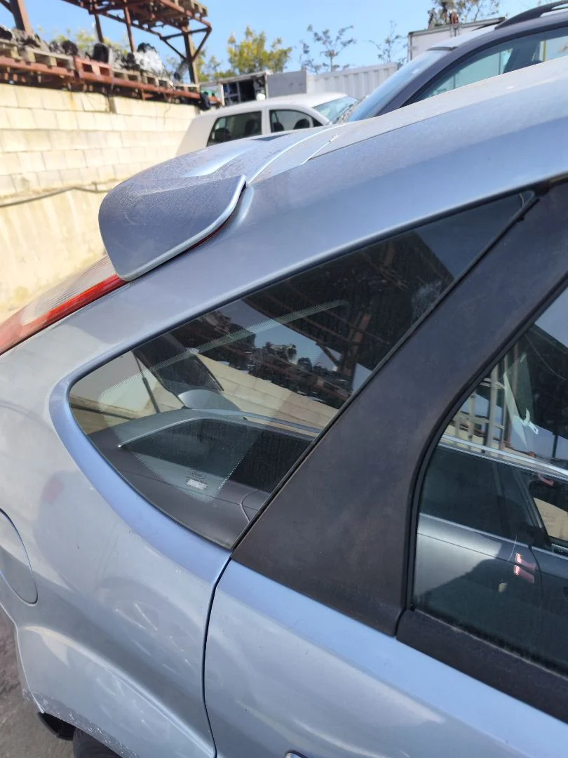 Foto de LUNA CUSTODIA TRASERA DERECHA FORD FOCUS BERLINA (CAP) 1.8 TDCi Turbodiesel CAT (116 CV / 85 KW)