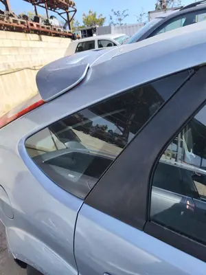 Foto de LUNA CUSTODIA TRASERA DERECHA FORD FOCUS BERLINA (CAP) 1.8 TDCi Turbodiesel CAT (116 CV / 85 KW)