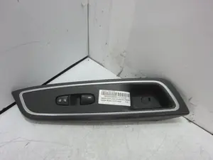 Foto de MANDO ELEVALUNAS DELANTERO DERECHO NISSAN MICRA (K14) 0.9 CAT (90 CV / 66 KW)