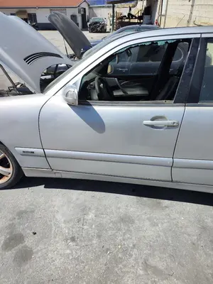 Foto de PUERTA DELANTERA IZQUIERDA MERCEDES-BENZ CLASE E (BM 210) BERLINA 3.2 CDI CAT (197 CV / 145 KW) referencia A210720150528 foto 2