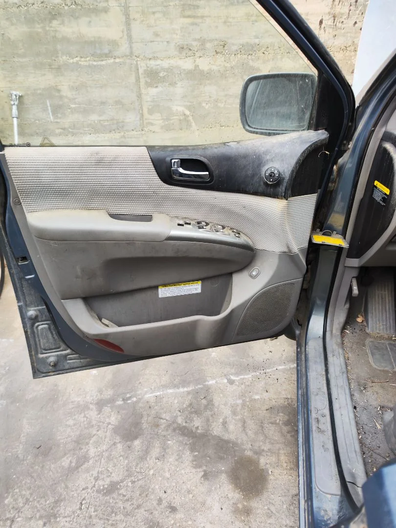 Foto de GUARNECIDO PUERTA DELANTERA IZQUIERDA KIA CARNIVAL 2.9 CRDi CAT (185 CV / 136 KW) referencia 823014D2268E