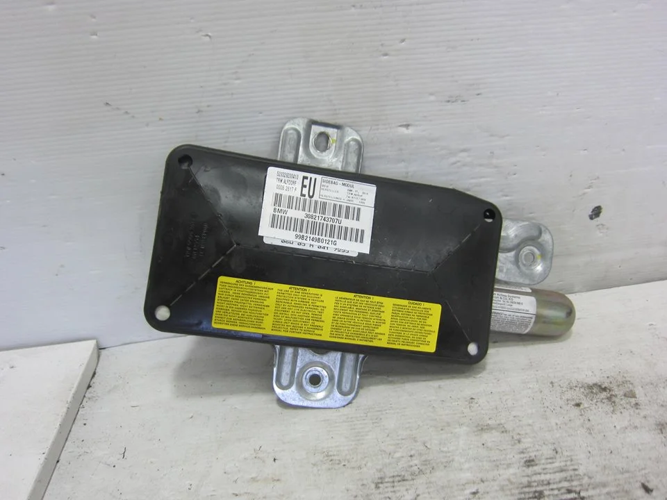 Foto de AIRBAG LATERAL DELANTERO IZQUIERDO BMW SERIE 3 BERLINA (E46) 2.0 16V Diesel CAT (136 CV / 100 KW) referencia 30821743707U