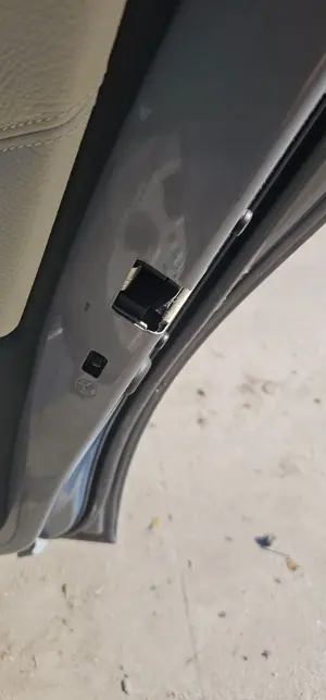 Foto de CERRADURA PUERTA TRASERA DERECHA BMW SERIE 3 BERLINA (E90) 2.0 CAT (129 CV / 95 KW)