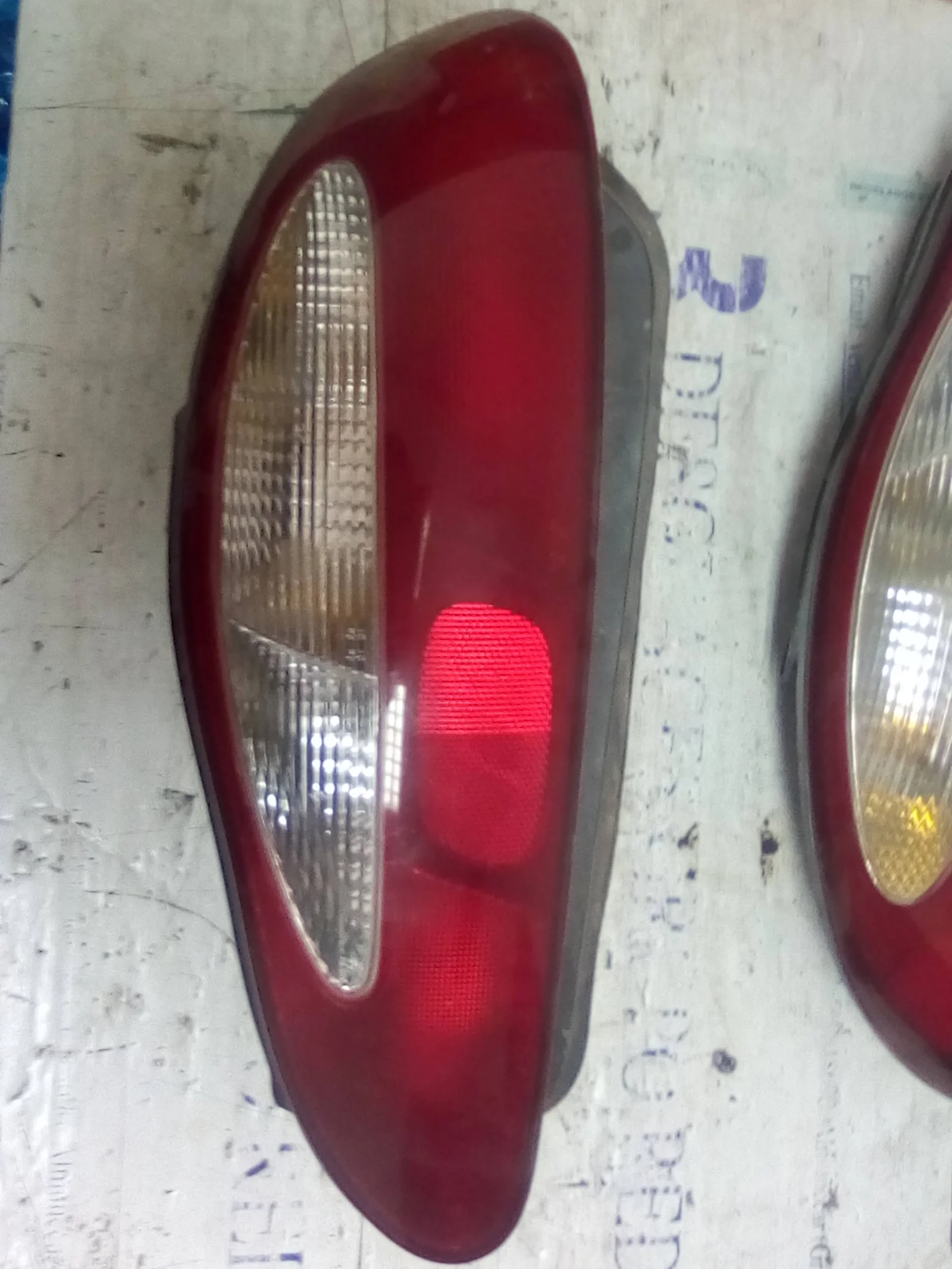 Foto de PILOTO TRASERO DERECHO HYUNDAI COUPE (J2) referencia 92402270