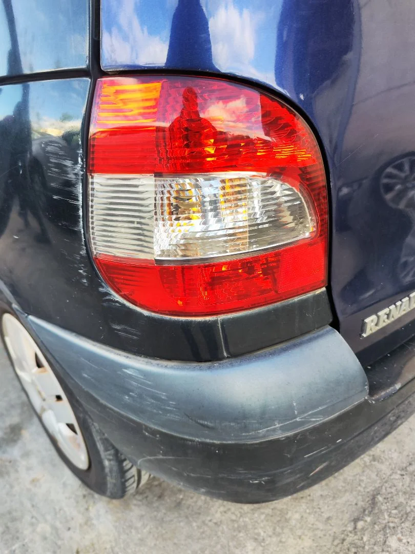 Foto de PILOTO TRASERO IZQUIERDO RENAULT SCENIC I (JA...) 1.9 dCi Diesel CAT (102 CV / 75 KW) referencia 7700428054