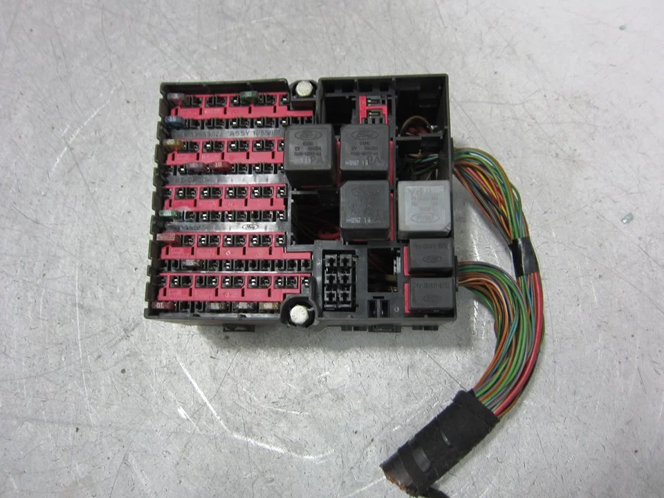 Foto de CAJA RELES / FUSIBLES FORD FIESTA (CBK) 1.4 TDCi CAT (68 CV / 50 KW) referencia 2S6T14A073AA