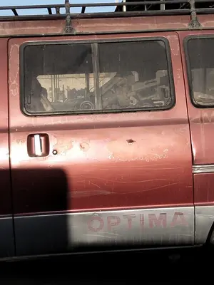 Foto de PUERTA TRASERA IZQUIERDA NISSAN VANETTE (C220) 2.0 Diesel (67 CV / 49 KW)