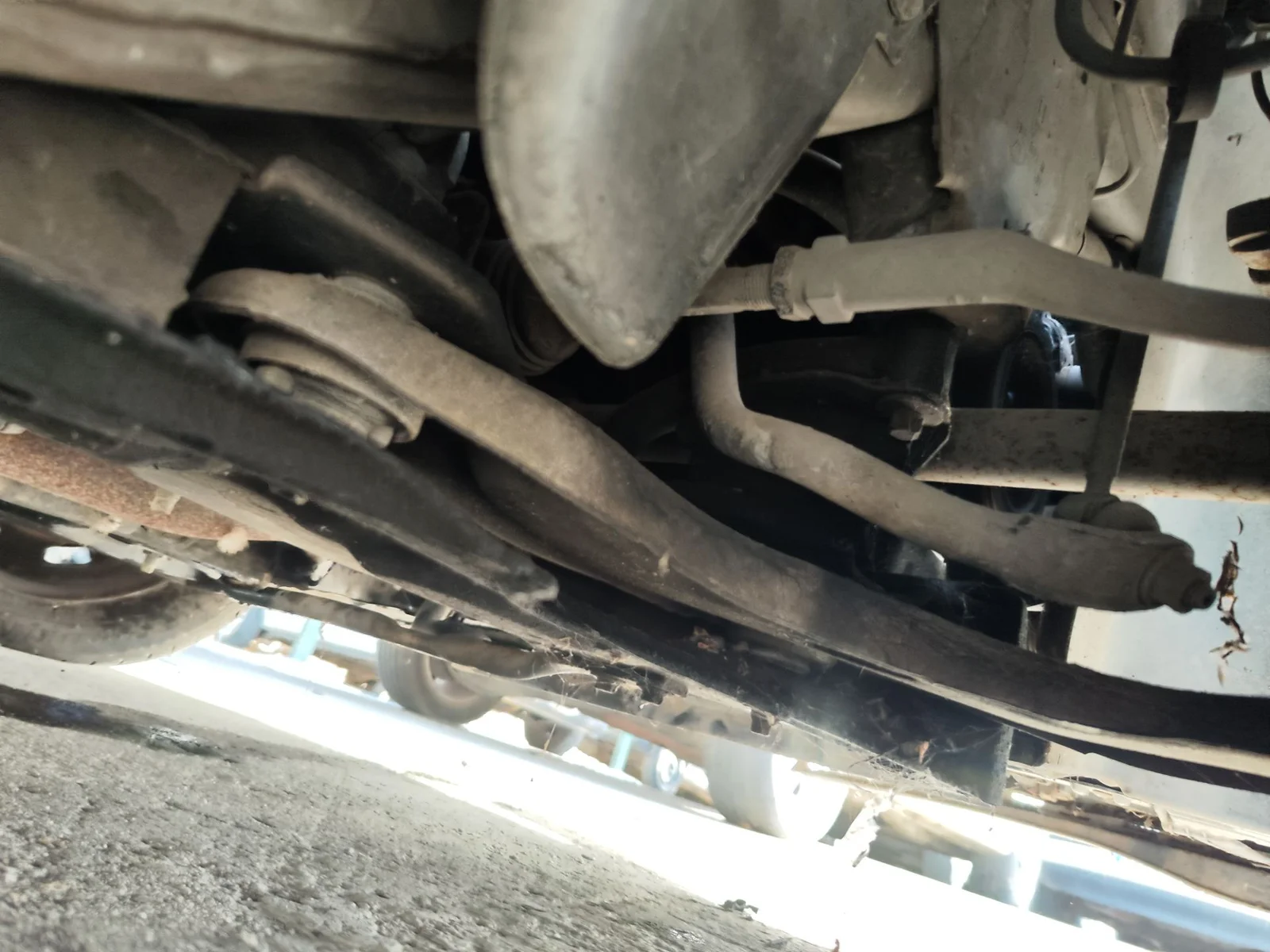 Foto de EJE DELANTERO / CUNA MOTOR PEUGEOT 207 1.4 HDi (68 CV / 50 KW)