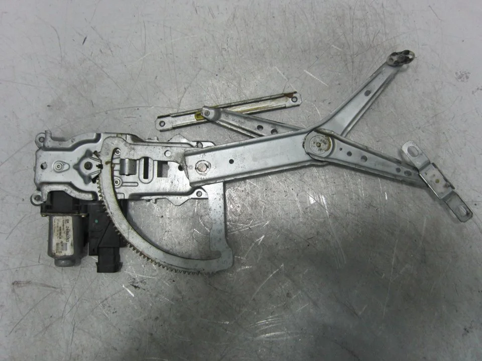Foto de ELEVALUNAS DELANTERO IZQUIERDO OPEL CORSA C 1.7 16V DTI CAT (Y 17 DT / LR6) (75 CV / 55 KW) referencia 24466593