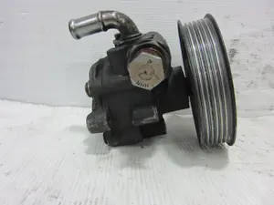 Foto de BOMBA SERVODIRECCION AUDI A3 (8L) 1.9 TDI (101 CV / 74 KW) foto 3