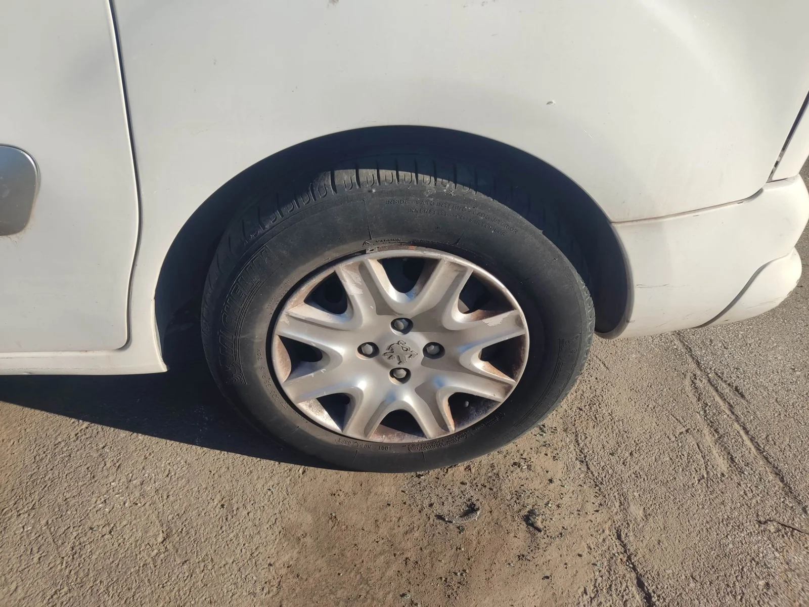 Foto de LLANTA PEUGEOT PARTNER TEPEE 1.6 16V HDi CAT (9HT / DV6BTED4) (75 CV / 55 KW) referencia 5401S7
