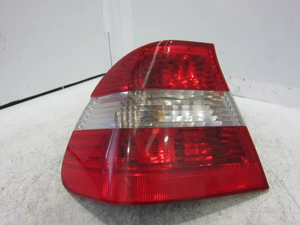 Foto de PILOTO TRASERO IZQUIERDO BMW SERIE 3 BERLINA (E46) 2.0 16V Diesel CAT (136 CV / 100 KW) referencia 6910531
