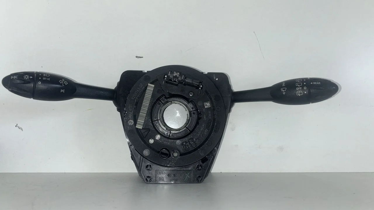 Foto de MANDO MULTIFUNCION MINI MINI (R56) 1.6 16V (98 CV / 72 KW) referencia 9253763-02