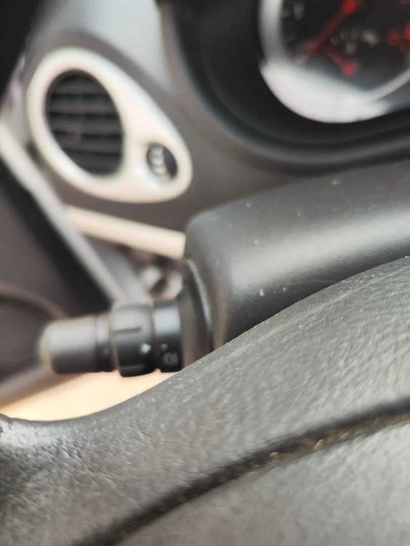 Foto de MANDO LUCES RENAULT CLIO III 1.5 dCi Diesel FAP (75 CV / 55 KW)