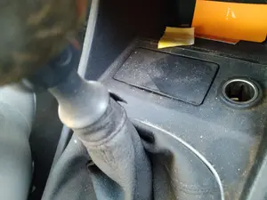 Foto de CENICERO ALFA ROMEO 147 (190) 1.9 JTD CAT (110 CV / 81 KW)