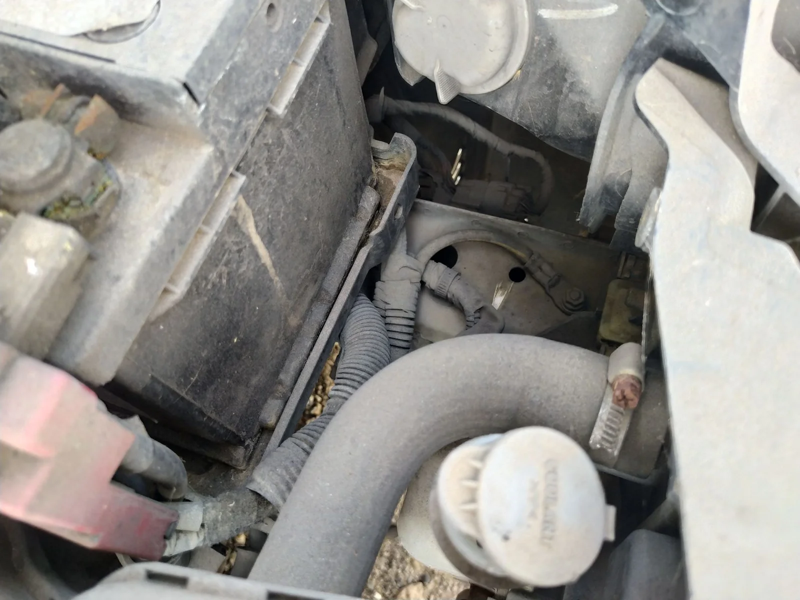 Foto de DEPOSITO EXPANSION MITSUBISHI COLT CZ3 BERL. 5 (Z30A) 1.1 CAT (75 CV / 55 KW)