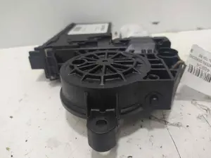 Foto de MOTOR ELEVALUNAS DELANTERO DERECHO VOLKSWAGEN TOUAREG (7LA) 2.5 TDI (174 CV / 128 KW) referencia 3D1959792E foto 2