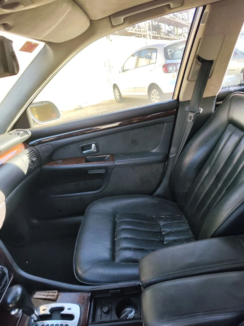 Foto de GOMAS CONTORNO PUERTA AUDI A8 (D2) 4.2 V8 40V (310 CV / 228 KW)