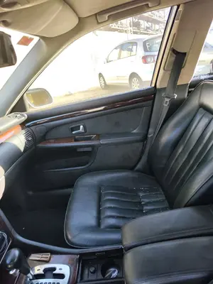 Foto de GOMAS CONTORNO PUERTA AUDI A8 (D2) 4.2 V8 40V (310 CV / 228 KW)