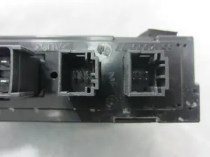 Foto de MOTOR ELEVALUNAS DELANTERO IZQUIERDO PEUGEOT 307 BREAK / SW (S1)(04.2002) 2.0 HDi FAP CAT (107 CV / 79 KW) referencia 9637130580 foto 3