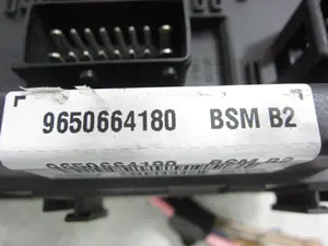 Foto de CAJA RELES / FUSIBLES PEUGEOT 206 1.4 (75 CV / 55 KW) referencia 9650664180 foto 5