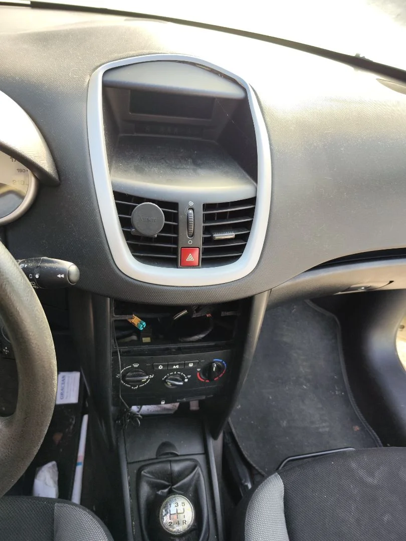 Foto de CONSOLA CENTRAL PEUGEOT 207 1.4 HDi (68 CV / 50 KW)