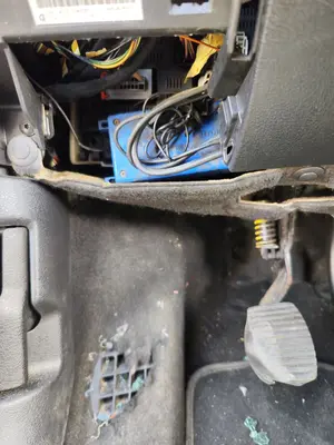 Foto de CAJA RELES / FUSIBLES PEUGEOT 207 1.6 16V HDi (90 CV / 66 KW)