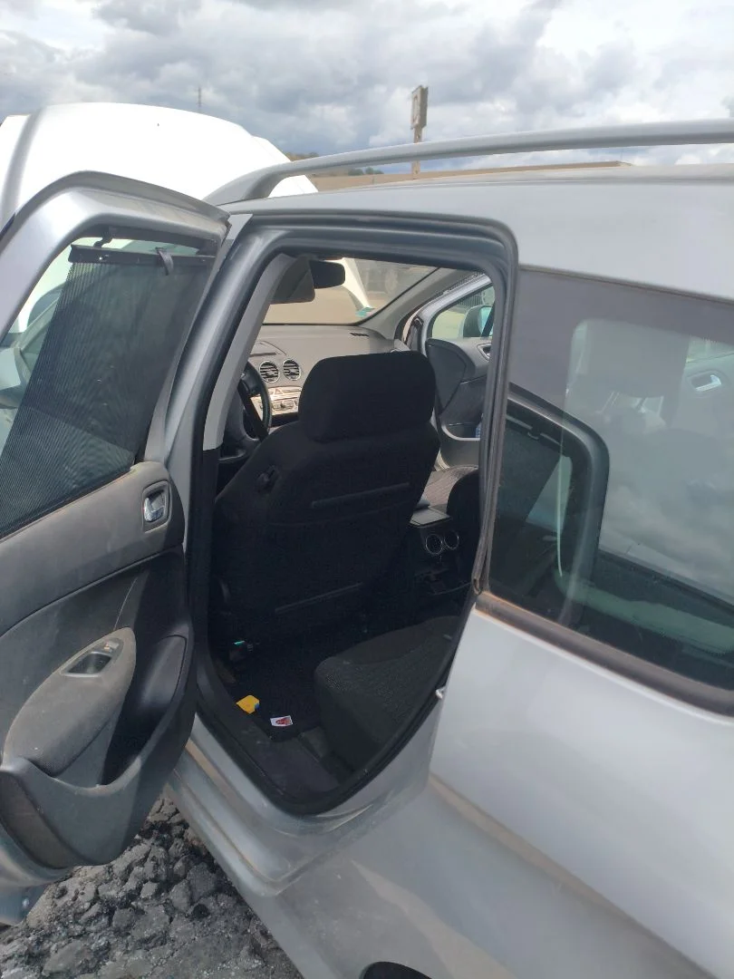 Foto de GOMAS CONTORNO PUERTA PEUGEOT 308 SW 2.0 16V HDi FAP CAT (RHR / DW10BTED4) (136 CV / 100 KW)