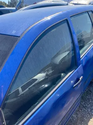 Foto de LUNA DELANTERA IZQUIERDA VOLKSWAGEN GOLF IV BERLINA (1J1)(10.1997) 1.9 TDI (110 CV / 81 KW)