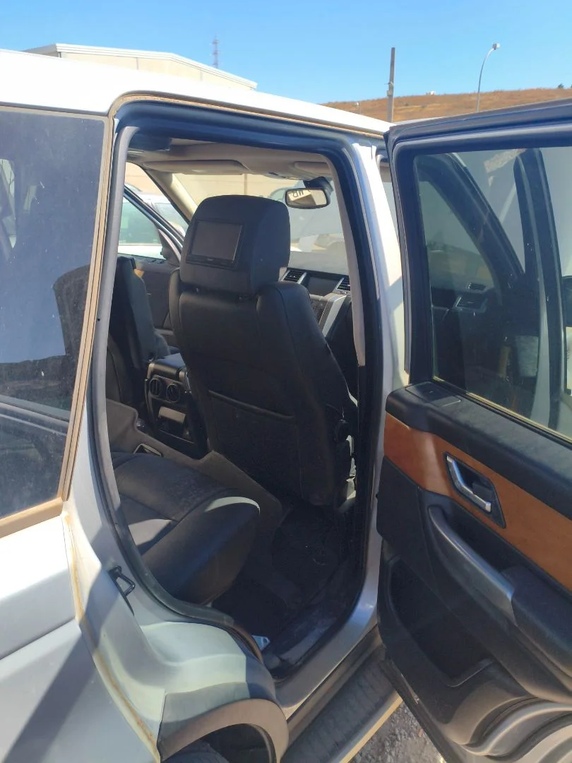 Foto de GOMAS CONTORNO PUERTA LAND ROVER RANGE ROVER SPORT 4.4 V8 CAT (299 CV / 220 KW) referencia EJN000100