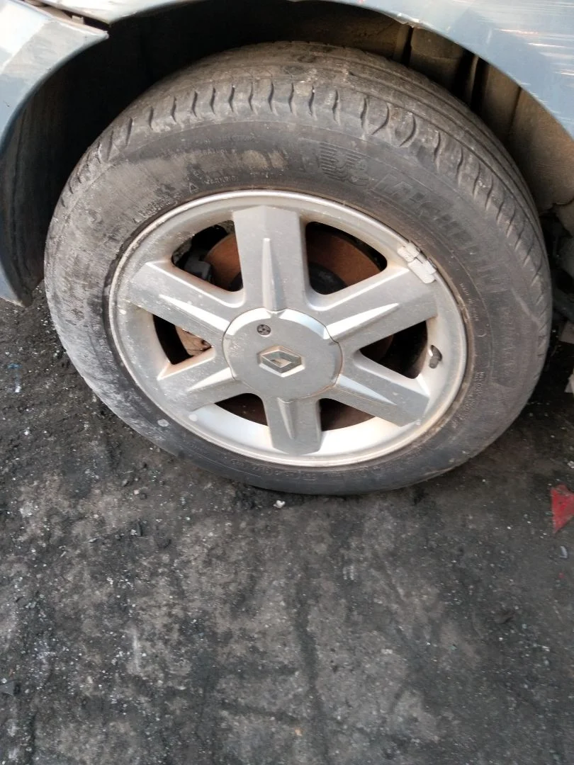 Foto de LLANTA RENAULT LAGUNA II (BG0) 1.9 dCi Diesel CAT (101 CV / 74 KW) referencia 8200018480